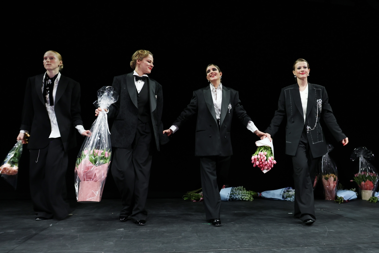 8 разгневанных женщин