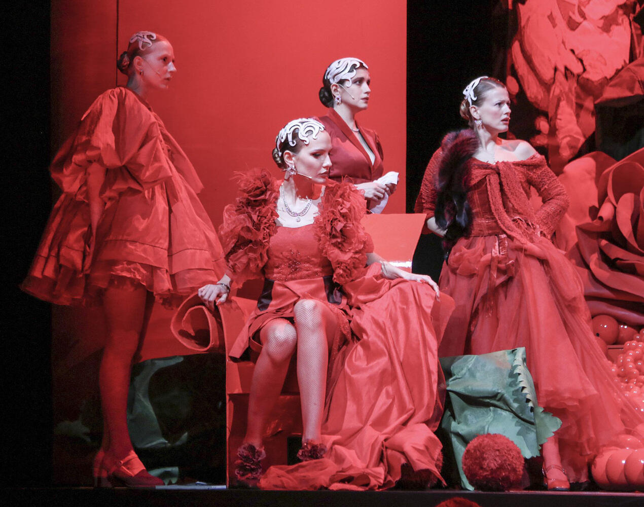 8 разгневанных женщин