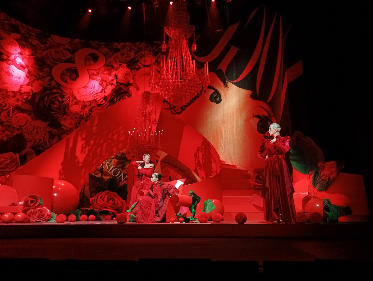 8 разгневанных женщин